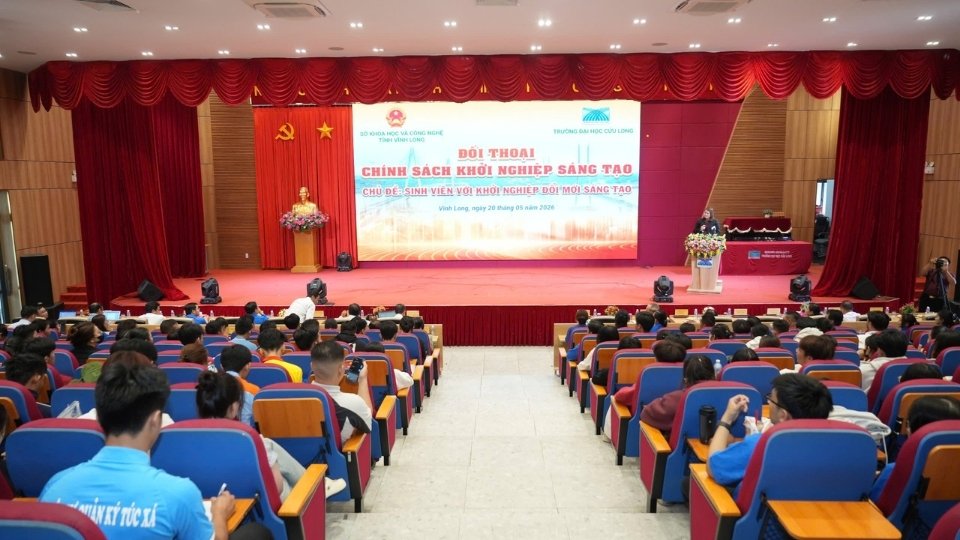 Overview of the Creative Startup Policy Dialogue Program in Vinh Long for students. Photo: Hoang Loc