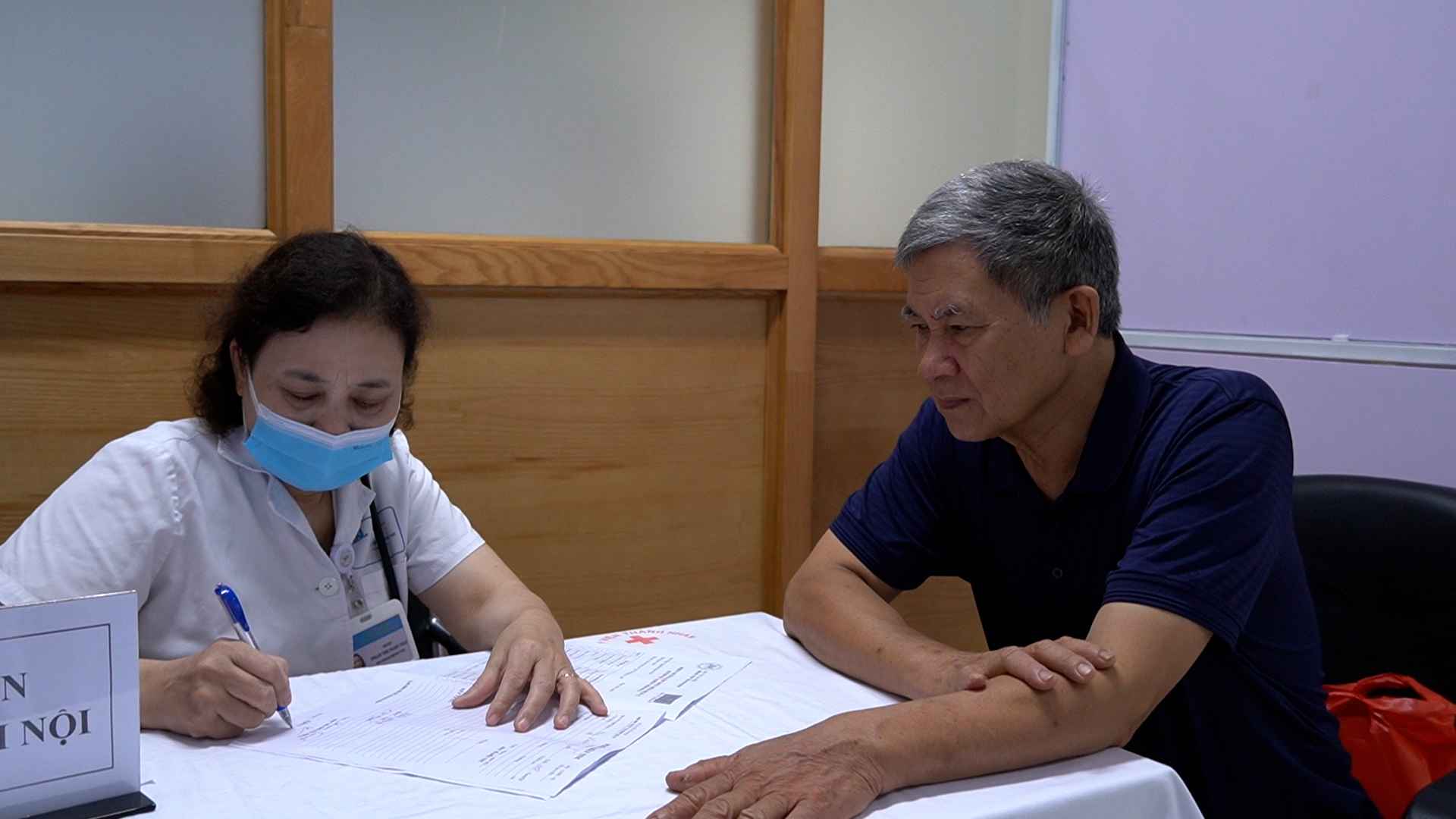 Strengthening disease screening through periodic health check-ups for officials in Hanoi. Photo: An Phuong