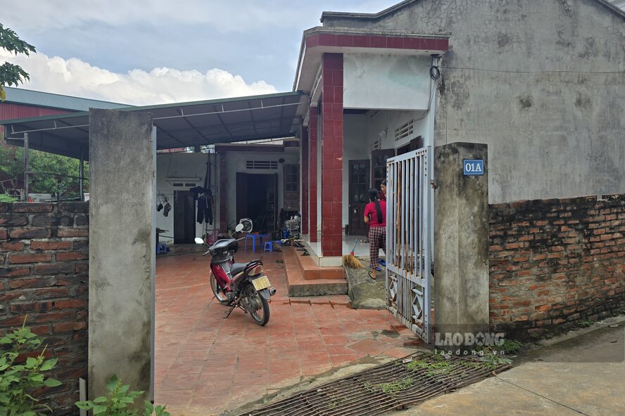 Căn nhà nhỏ nơi ông Thành cùng vợ và các con, cháu sinh sống. Ảnh: Tô Công