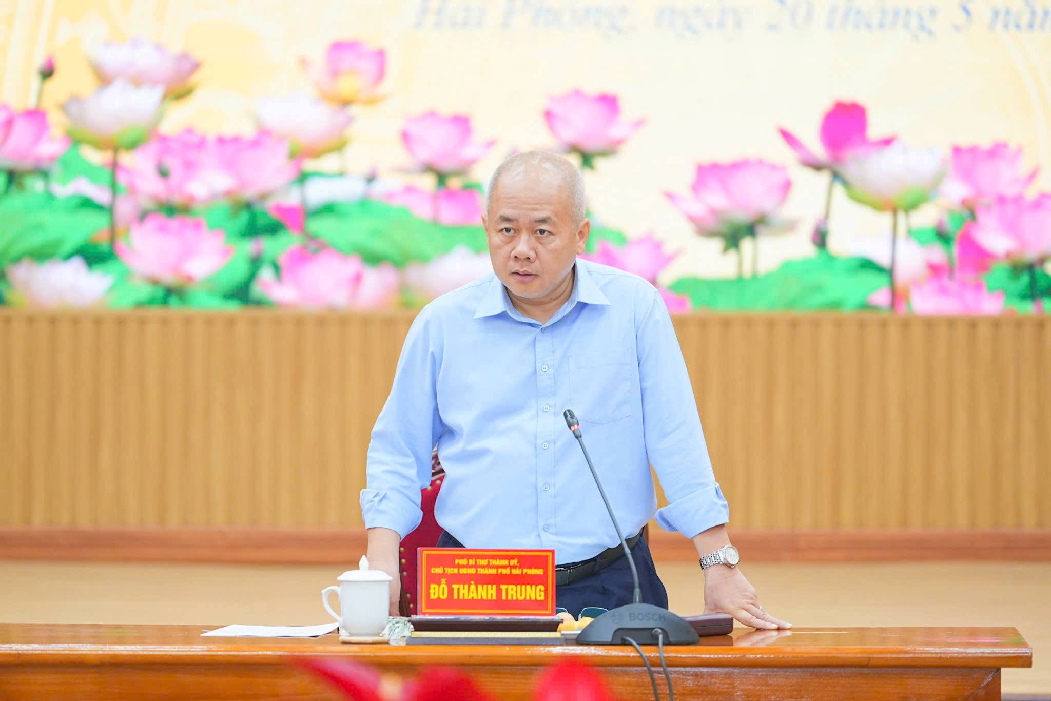 Chairman of the City People's Committee Do Thanh Trung speaks at the working session. Photo: Hai Phong e-Portal