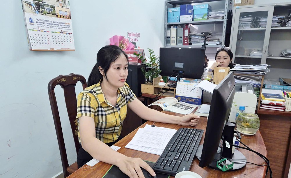 Localities terminate operations for non-specialized commune-level workers before May 31, 2026. In the photo, non-specialized commune-level workers in Gia Kiem commune, Dong Nai city. Photo: Duong An