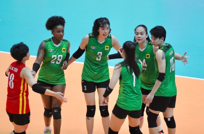 VTV Binh Dien Long An meets Hanoi Tasco Auto in the semi-finals of the VTV9 - Binh Dien Volleyball Cup. Photo: VFV