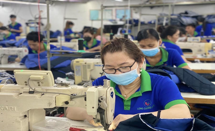 Workers want the Trade Union organization to have programs to care for reproductive health and mental health for female workers. Photo: Duc Long