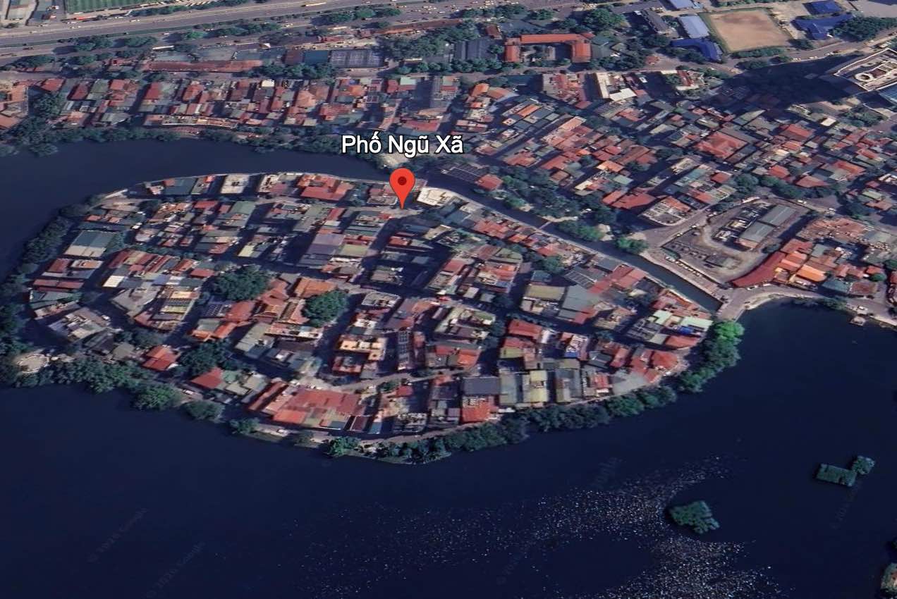 Dự kiến thu hồi 0,012ha đất để triển khai dự án Mở rộng tuyến đường cuối phố Ngũ Xã thông ra phố Trấn Vũ. Ảnh: Google Earth