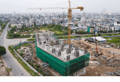 Construction of Bai Vien social housing, Thanh Nam ward, Ninh Binh province. Photo: Luong Ha