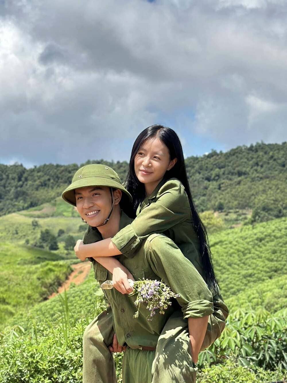 Trang Emma và bạn diễn trong phim “Không thời gian“. Ảnh: NVCC