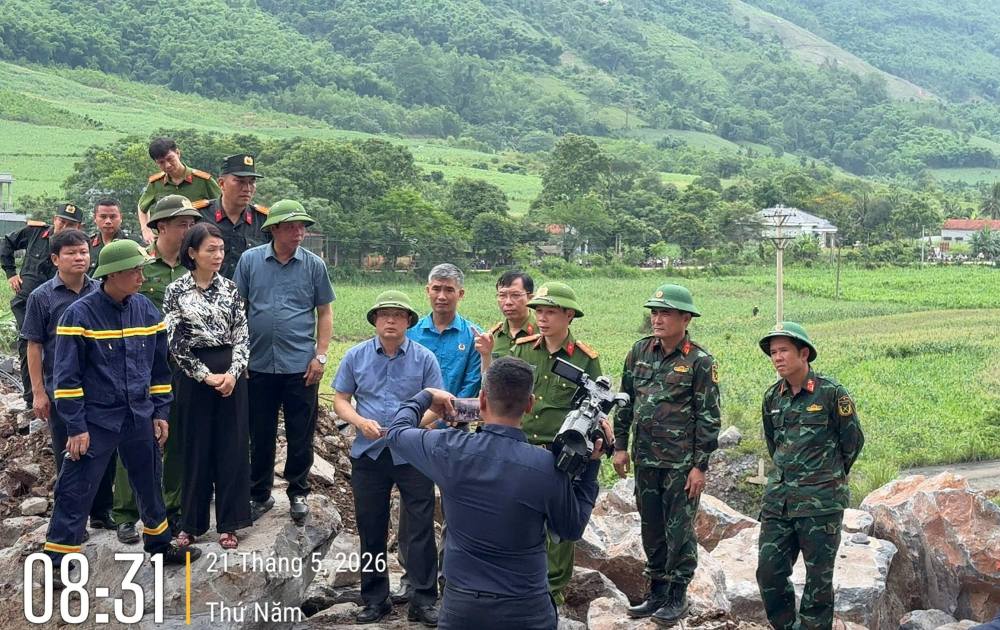 Lãnh đạo UBND tỉnh Thanh Hóa có mặt tại hiện trường chỉ đạo công tác tìm kiếm nạn nhân. Ảnh: Công an Thanh Hóa