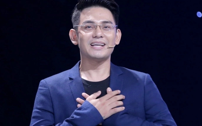 Singer Son Ngoc Minh. Photo: Thien Cam.
