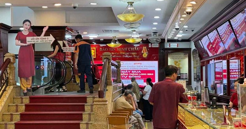 Giá vàng hồi phục, cửa hàng không còn cảnh chen lấn mua vào
