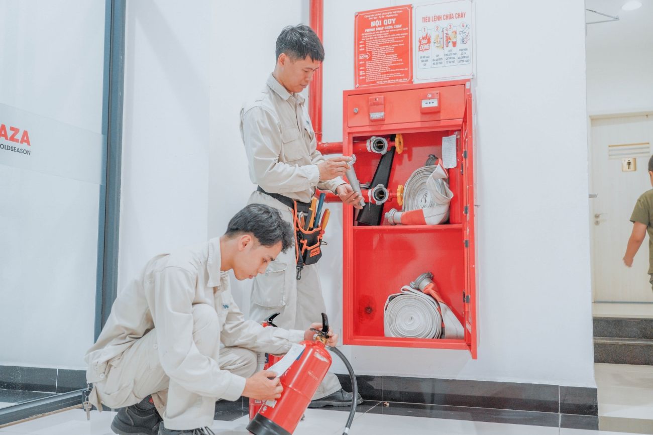 Công tác PCCC tại các tòa nhà do TNPM quản lý luôn được kiểm tra, giám sát. Ảnh: ROX Group