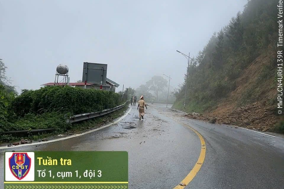 The road to Tam Dao is experiencing landslides. Photo: CACC