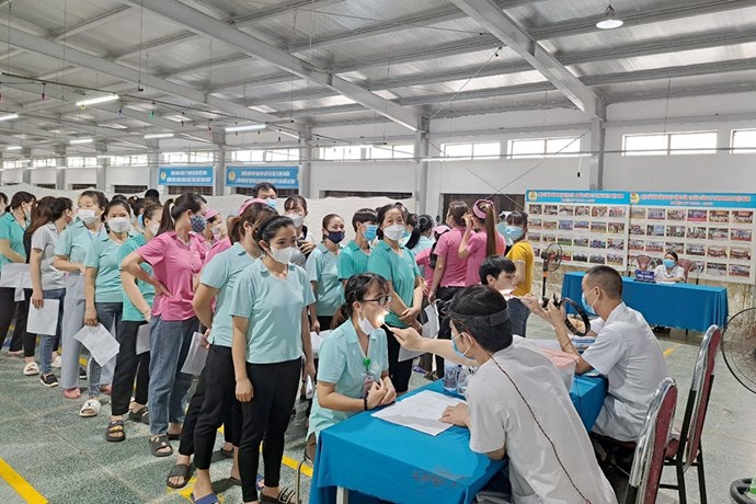Health check for workers of Yakjin Vietnam Co., Ltd., Phu Tho province. Photo: Pham Thi Anh Ngoc