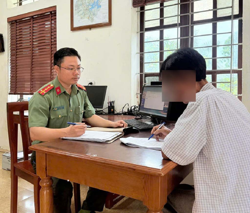 Ông N.V.C (trú thôn 1, xã Quỳnh Thắng) bị phạt 7,5 triệu đồng về hành vi cung cấp, chia sẻ thông tin sai sự thật. Ảnh: Ngọc Anh