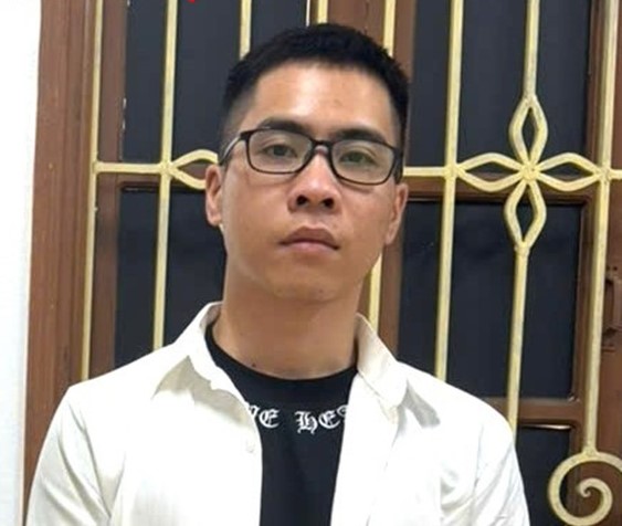 Đối tượng truy nã quốc tế Phạm Văn Chung bị Cơ quan CSĐT Công an tỉnh Ninh Bình bắt giữ. Ảnh: Diệu Anh