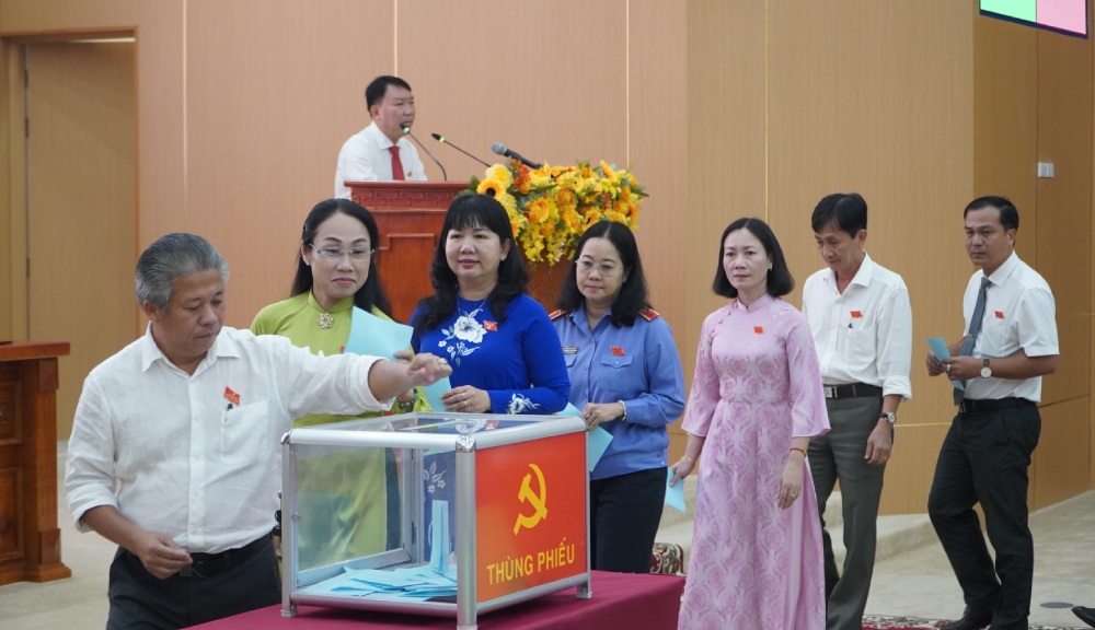 Delegates participate in voting to elect members of An Giang Provincial People's Committee for the term 2026 - 2031. Photo: Nguyen Anh