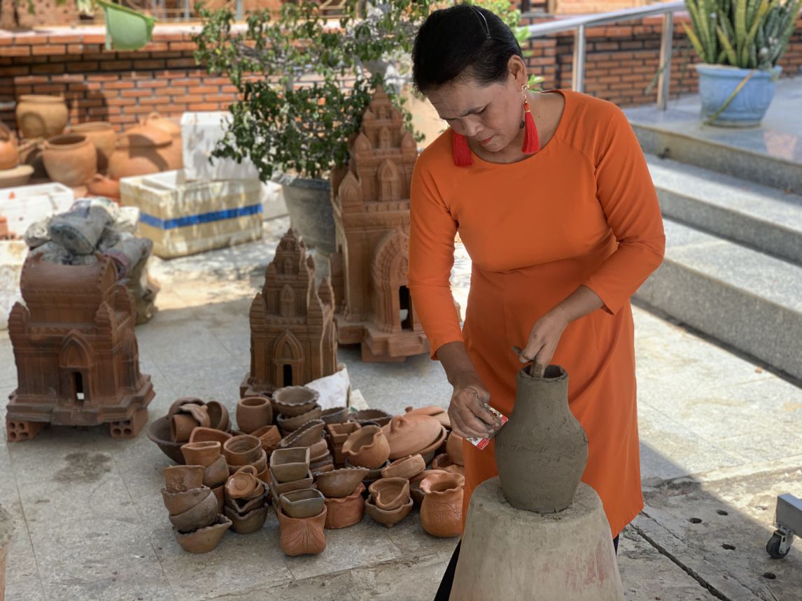 Khanh Hoa province will continue to actively promote tourism and preserve the pottery art of the Cham people. Photo: Ky Lam