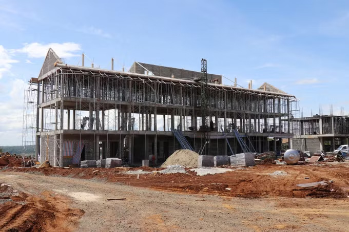 The construction items of Thuan An inter-level boarding primary and secondary school (Lam Dong) are being accelerated. Photo: Nguyen Huy Thanh/VNA