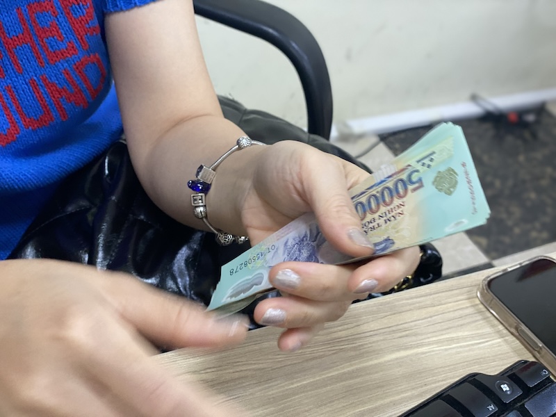 Ms. Van Anh has 36 years of social insurance contributions, so the pension benefit level calculated according to the social insurance contribution period reaches a maximum of 75% (before deduction due to early retirement). Photo: Duc Van