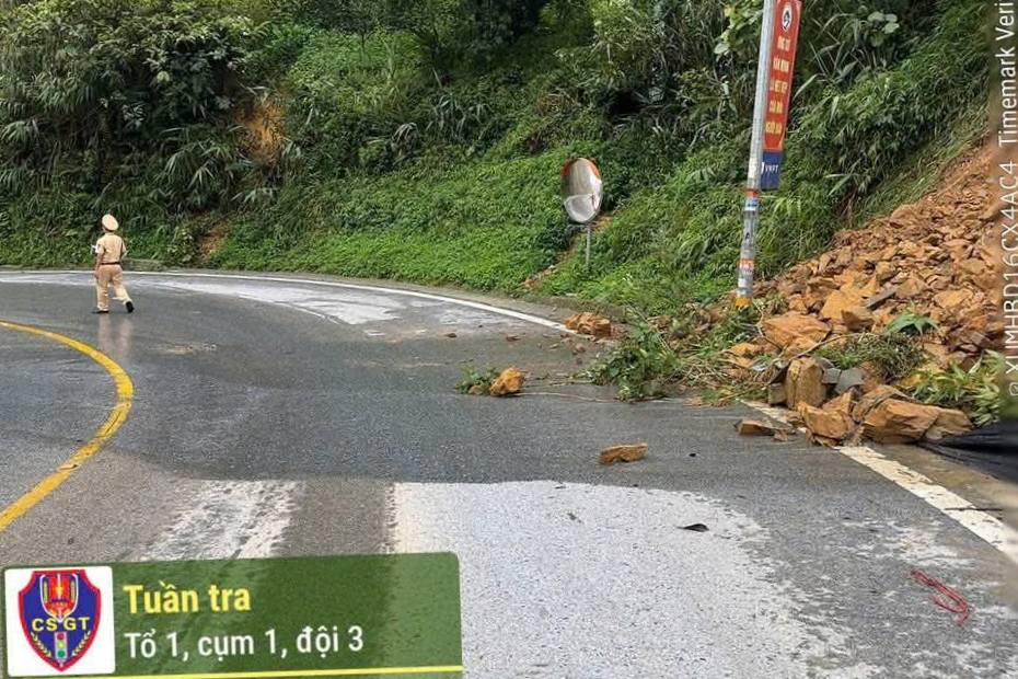 One of the landslide locations on the road to Tam Dao. Photo: CACC