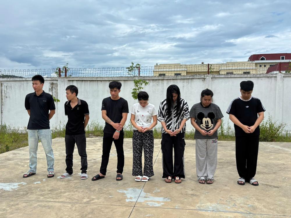 7 đối tượng bị khởi tố về các tội danh “Rửa tiền” và “Tổ chức sử dụng trái phép chất ma túy”. Ảnh: Công an Hà Tĩnh