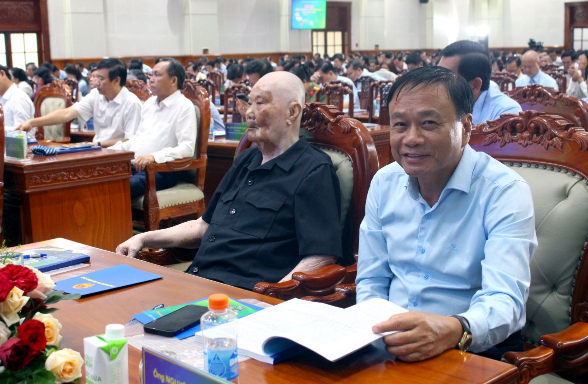 Hội nghị đón nhận sự hiện diện của nhiều cán bộ nguyên lãnh đạo tỉnh Đồng Tháp các thời kỳ. Ảnh: Thanh Mai