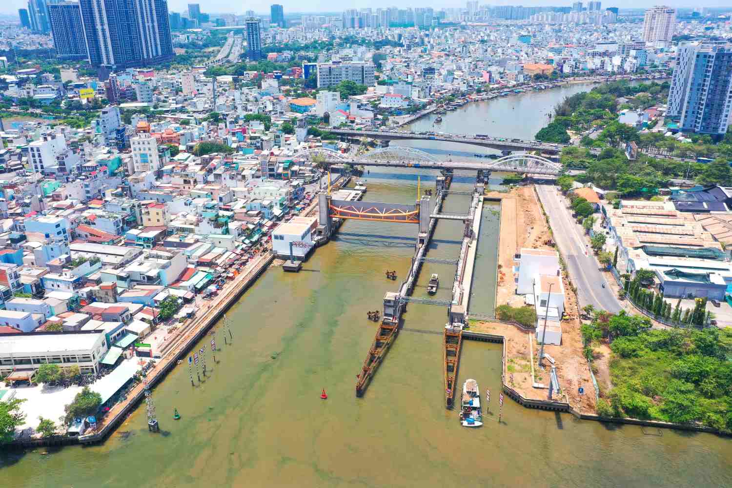 Tan Thuan tide control gate belongs to a nearly 10,000 billion VND tide control project. Photo: Minh Quan