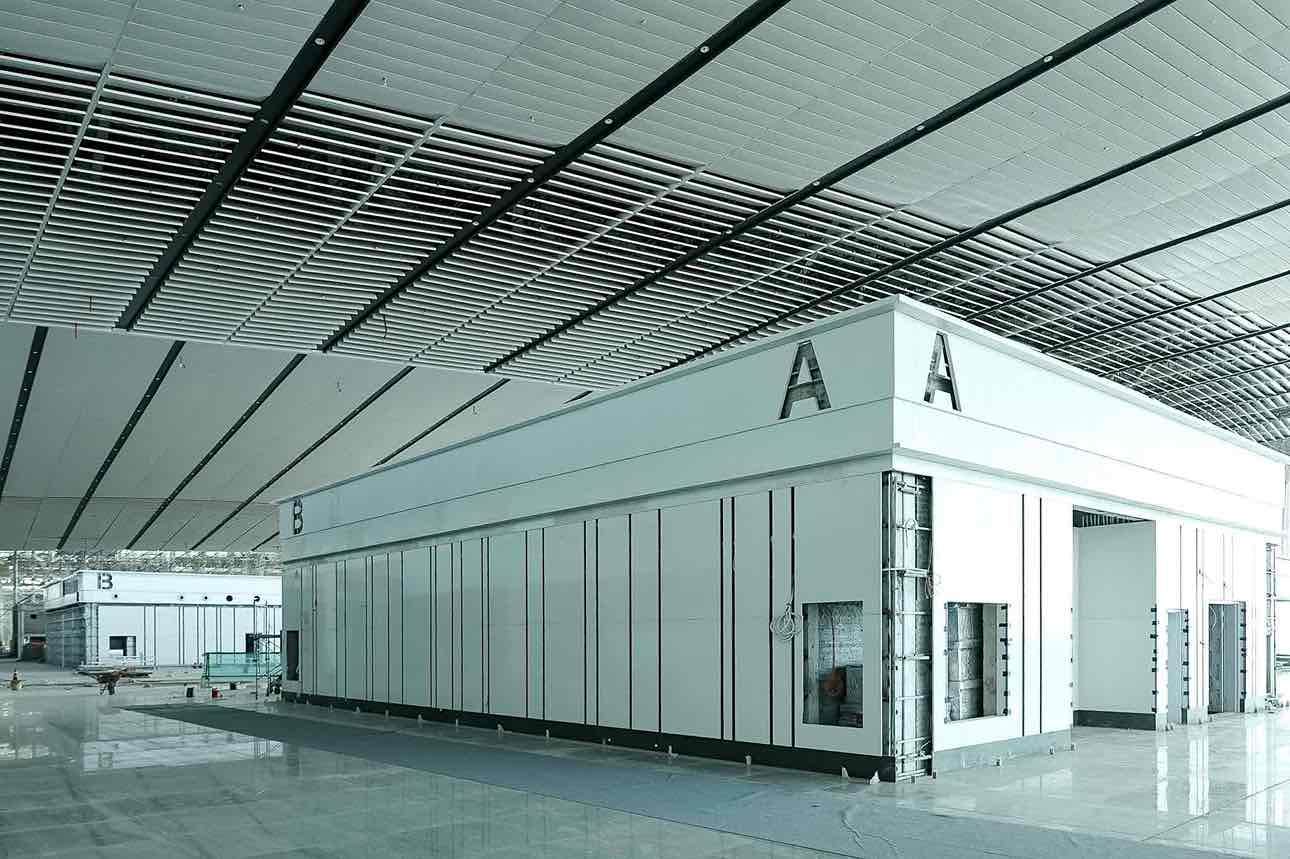 Một khu vực nhà ga hành khách sân bay Long Thành đang được hoàn thiện. Ảnh: HAC