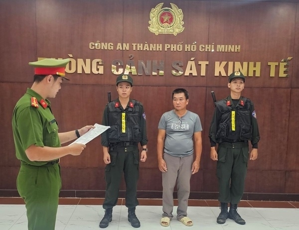 Chủ cơ sở tàng trữ động vật hoang dã ở phường Đông Thạnh bị bắt. Ảnh: Công an