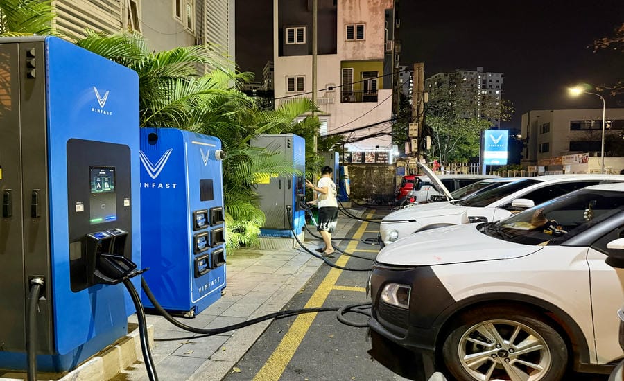 The public charging station network is being expanded rapidly to solve the biggest concern of electric vehicle users: Access to energy recharging infrastructure. Photo: Duc Van