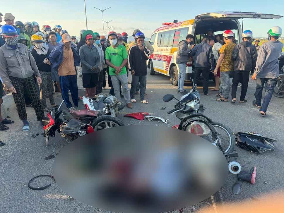 Scene of the accident between 2 motorbikes, killing 1 person and injuring 1 person. Photo: Thanh Tri