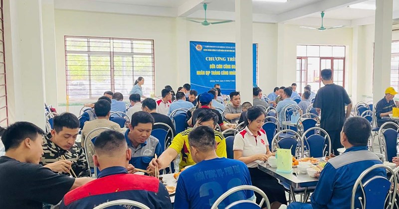 Bữa ăn ấm áp tình thương tại Cơ khí Hồng Gai