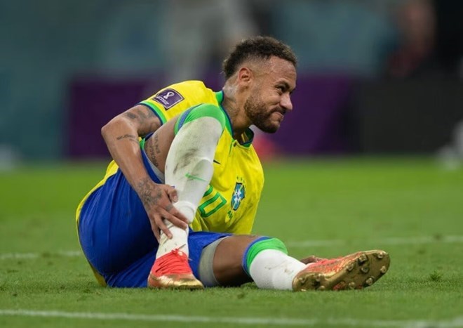 Chấn thương đã nhiều lần làm gián đoạn sự nghiệp của Neymar.  Ảnh: AFP