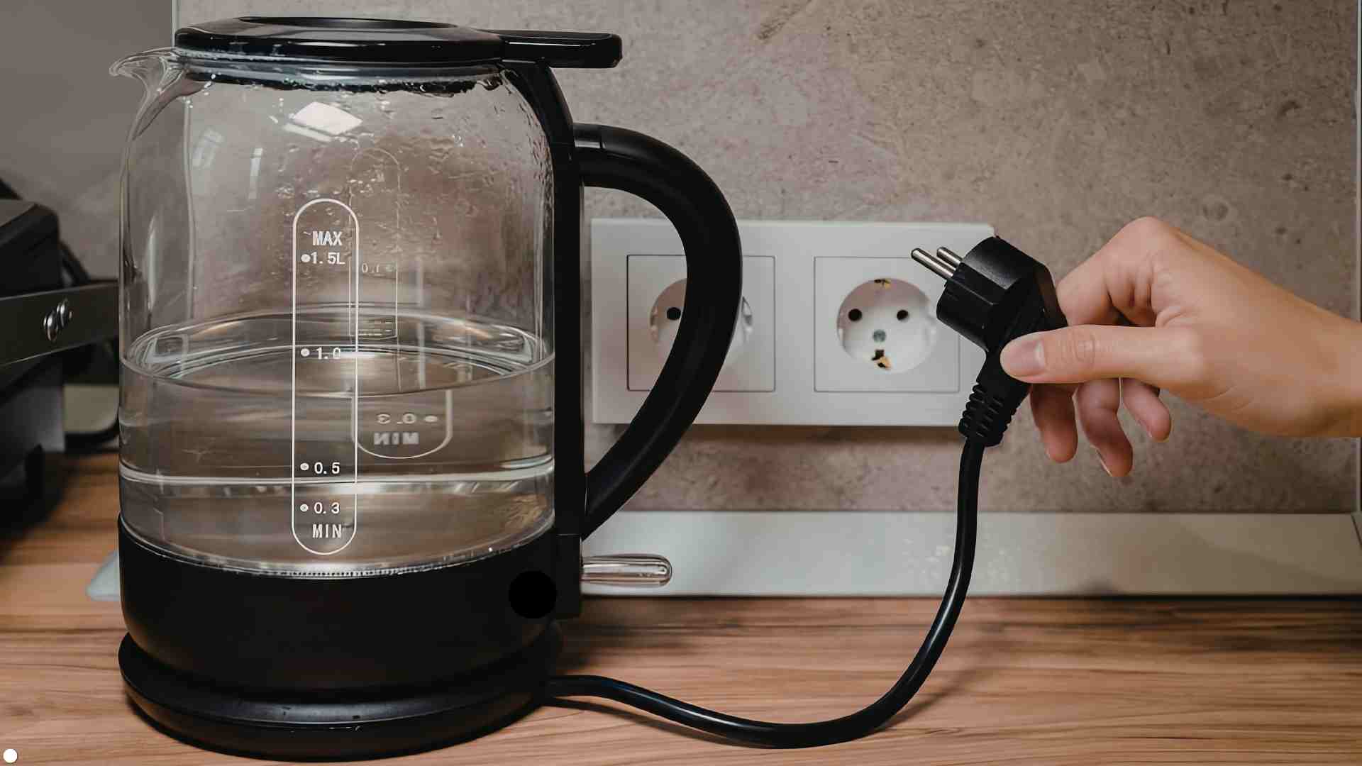 Super-speed cylinders, if used incorrectly, can reduce lifespan and consume electricity. Graphic photo: Huong Son
