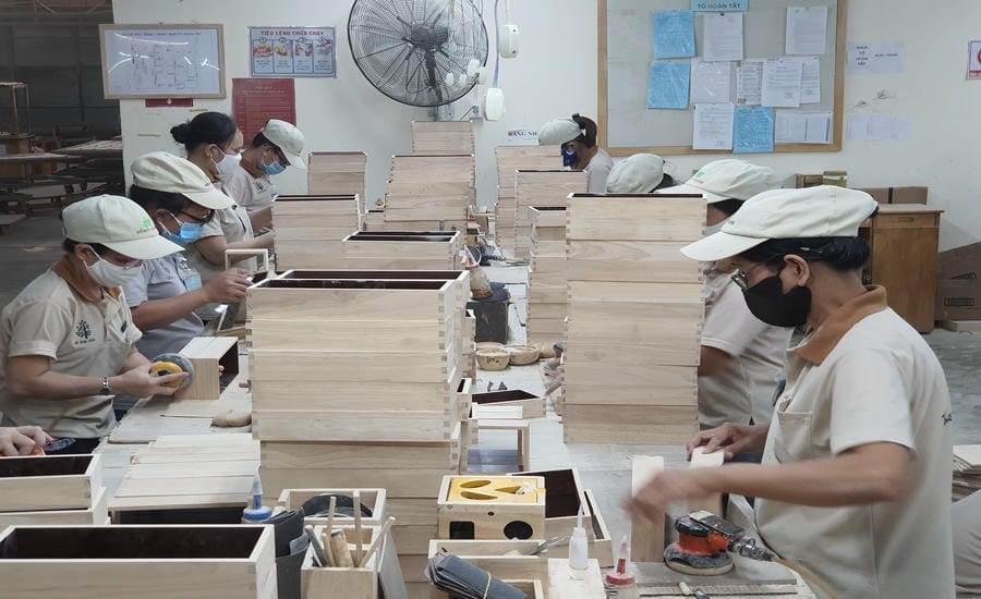 According to current regulations, the level of trade union dues is equal to 2% of the salary fund used as the basis for compulsory social insurance contributions for employees. Photo: Nam Duong