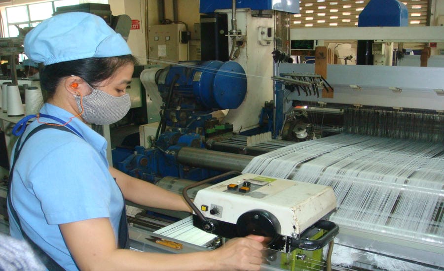 When a labor contract is declared invalid, the handling method varies depending on whether the labor contract is declared partially invalid or completely invalid. Photo: Nam Duong