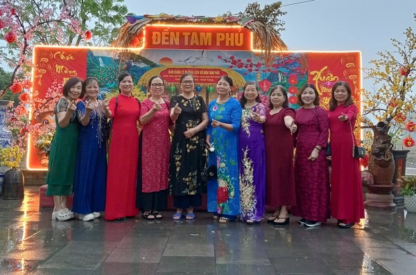 Bà Tuyết