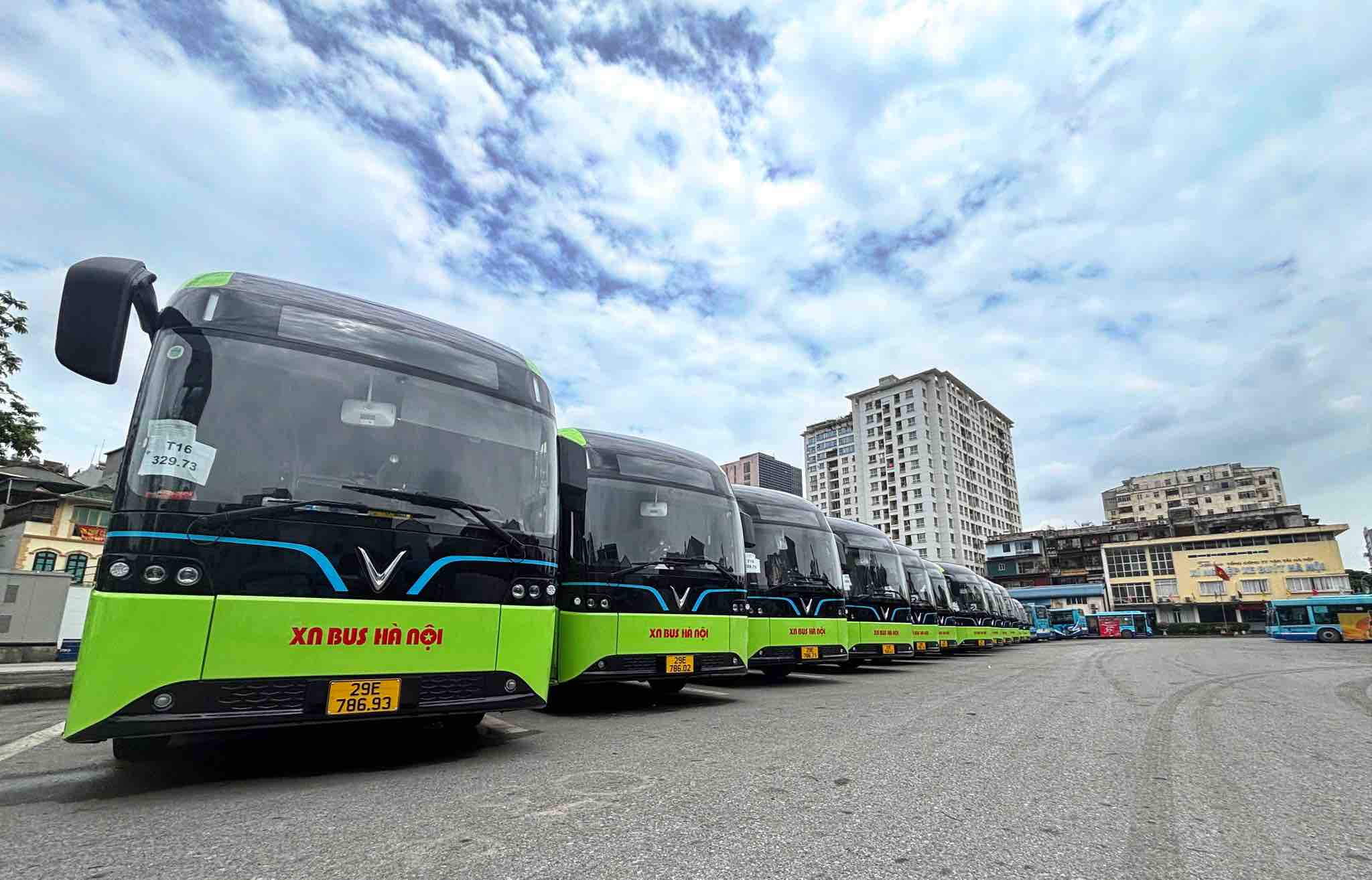 Hanoi has 2 more electric bus routes. Photo: Transerco