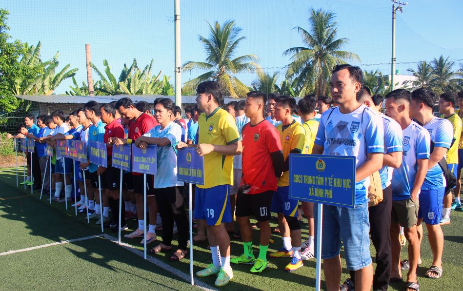 Sáng 22.5, 30 đội tham gia Giải bóng đá công nhân lao động tỉnh Đồng Tháp năm 2026 như hoạt động thiết thực chào mừng Đại hội Công đoàn Việt Nam lần thứ XIV. Ảnh: Thanh Mai