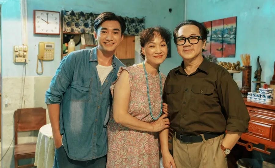 Nghệ sĩ Thành Lộc đóng cặp cùng NSND Lê Khanh trong phim “Một thời ta đã yêu“. Ảnh: Nghệ sĩ cung cấp