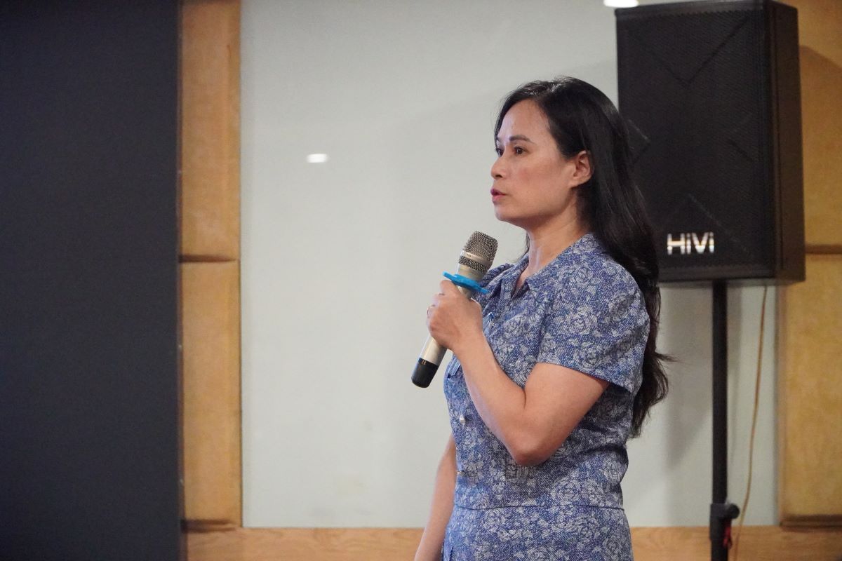 Đại diện Quỹ phòng, chống tác hại thuốc lá và Trường Đại học Thương mại trình bày tại hội thảo. Ảnh: Anh Đức