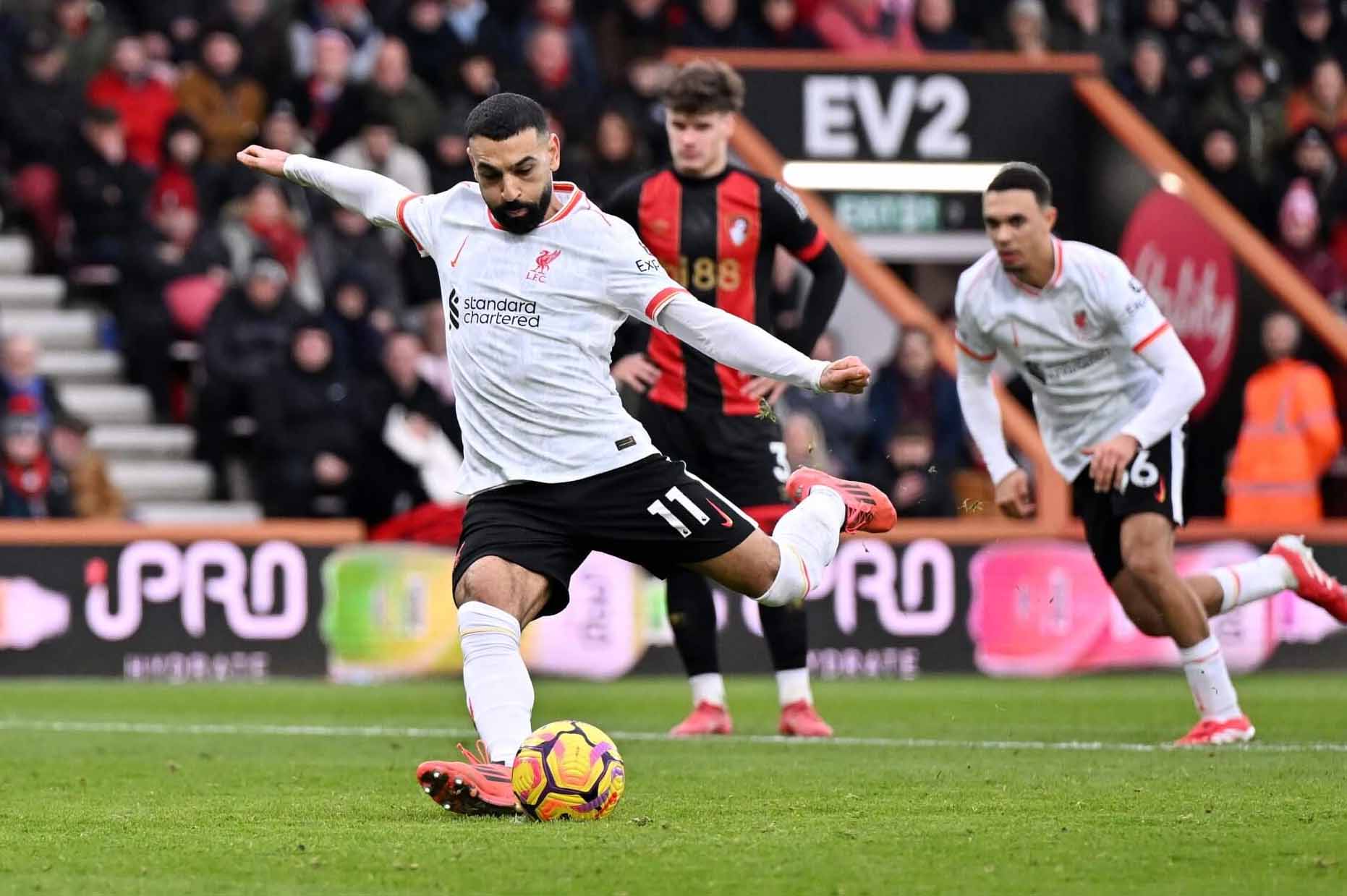 Vẫn có xác suất Liverpool để mất tấm vé tham dự Champions League vào tay Bournemouth. Ảnh: AFP