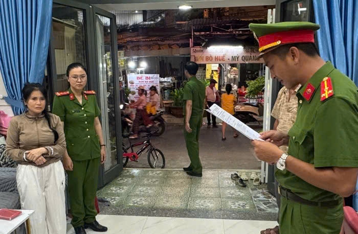 Công an Đà Nẵng bắt khẩn cấp người đàn bà mượn tay con riêng giết chồng. Ảnh: CACC