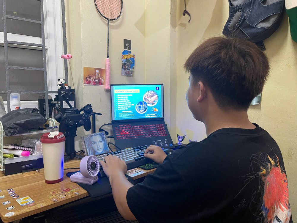 Mr. Tran Quoc Minh, although firmly knowledgeable about programming and software systems, was still dismissed by the recruiter due to lack of practical projects and teamwork experience. Photo: NVCC