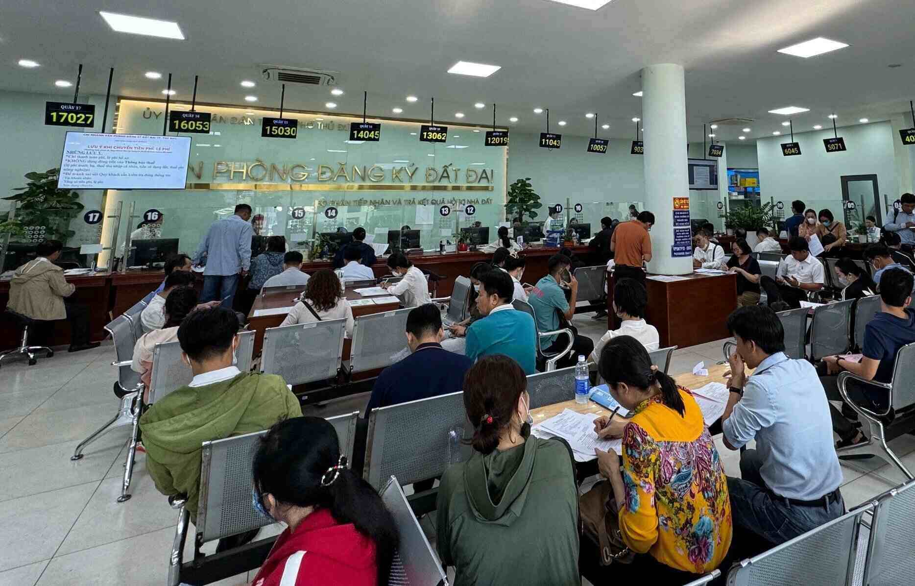 People will no longer spend time doing land procedures. Photo: Son Dinh