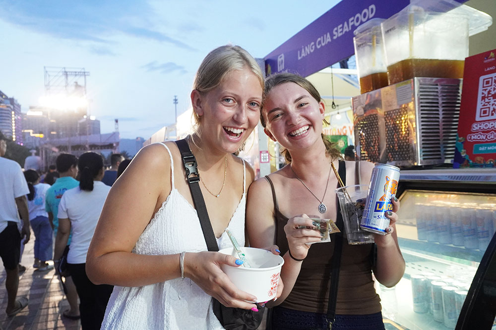 Da Nang Food Tour 2026, a taste feast that attracts international tourists. Photo: Tran Thi