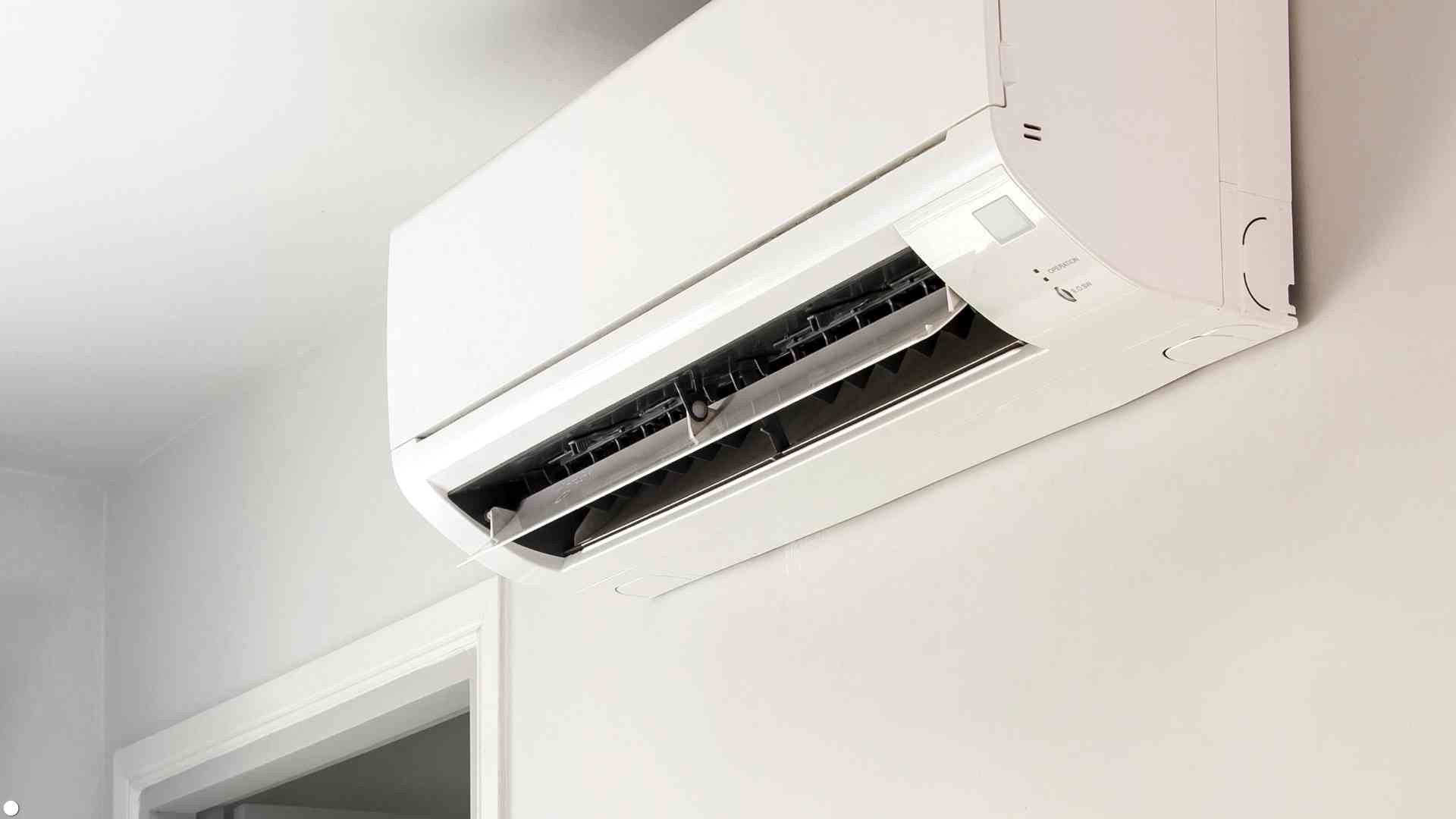 Air conditioning combined with a fan will help the body feel comfortable while reducing pressure on the compressor. Graphic photo: Huong Son