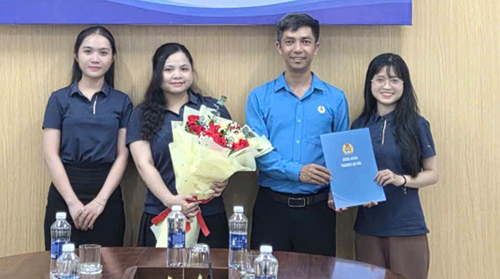 An Hai Ward Trade Union launches the Executive Committee of the grassroots Trade Union of KTK Steel Joint Stock Company. Photo: An Hai Trade Union