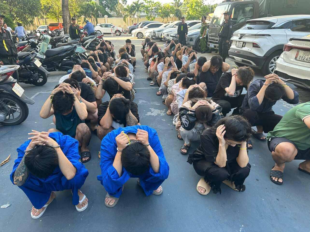 Clip of Ho Chi Minh City Police Detectives cracking down on a drug ring, arresting and handling 140 subjects