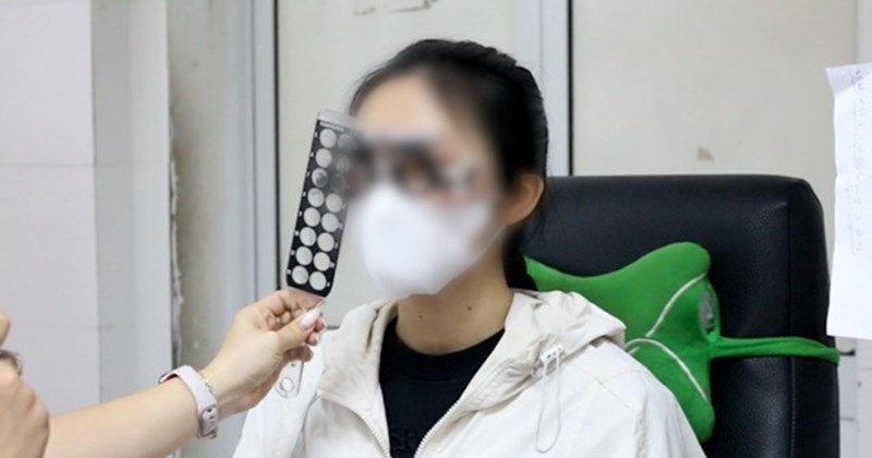 Mí mắt sụp kéo dài: Dấu hiệu của suy yếu cơ nâng mi