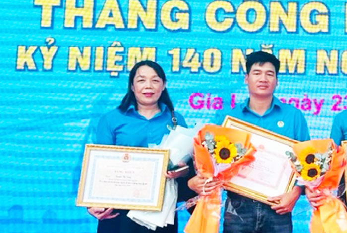 Ms. Trang was praised by the Gia Lai Provincial Labor Federation as a typical grassroots trade union chairman in dialogue, negotiation, and for the rights of workers. Photo: Thanh Tuan